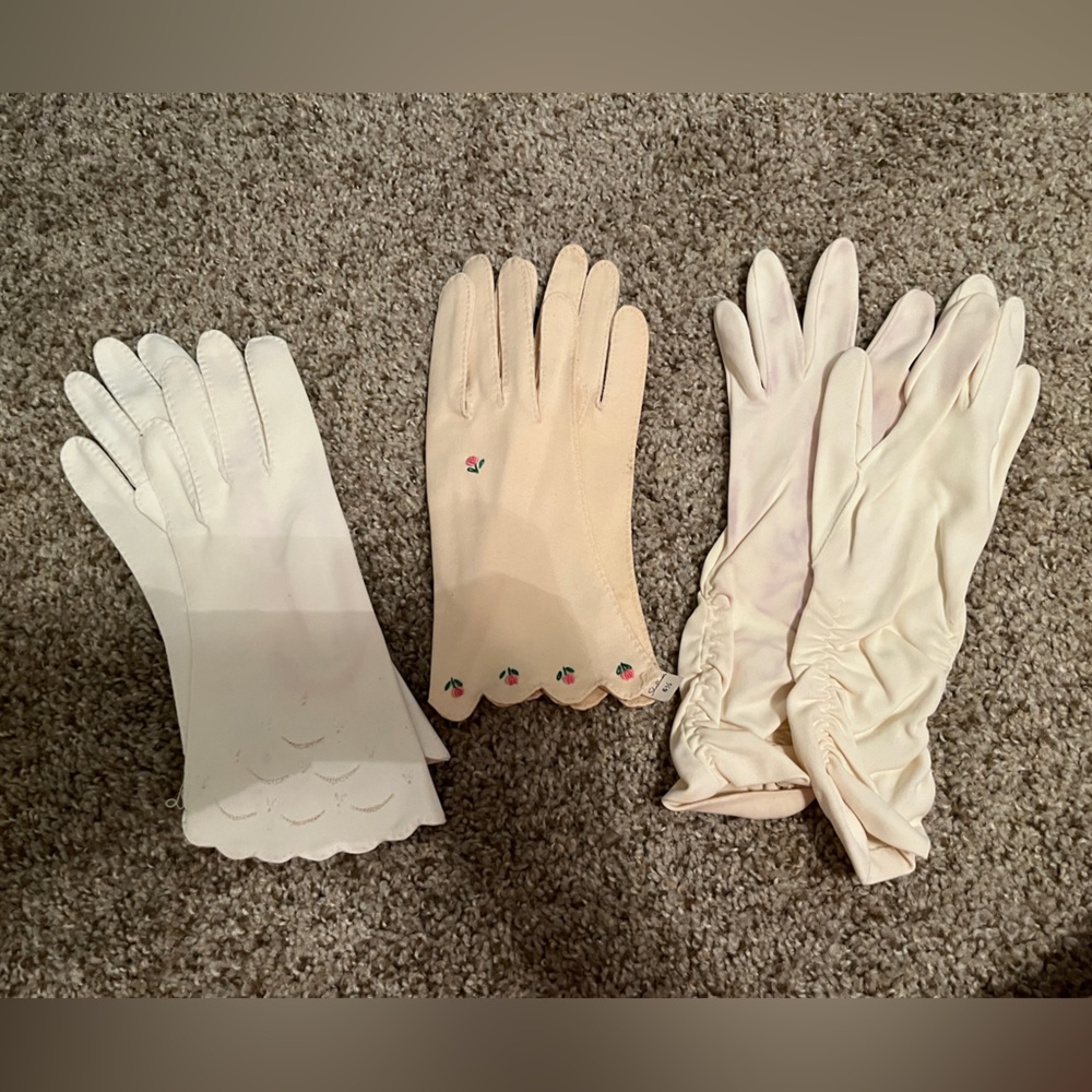VINTAGE Cream Gloves Size 6.5 (3 pairs)